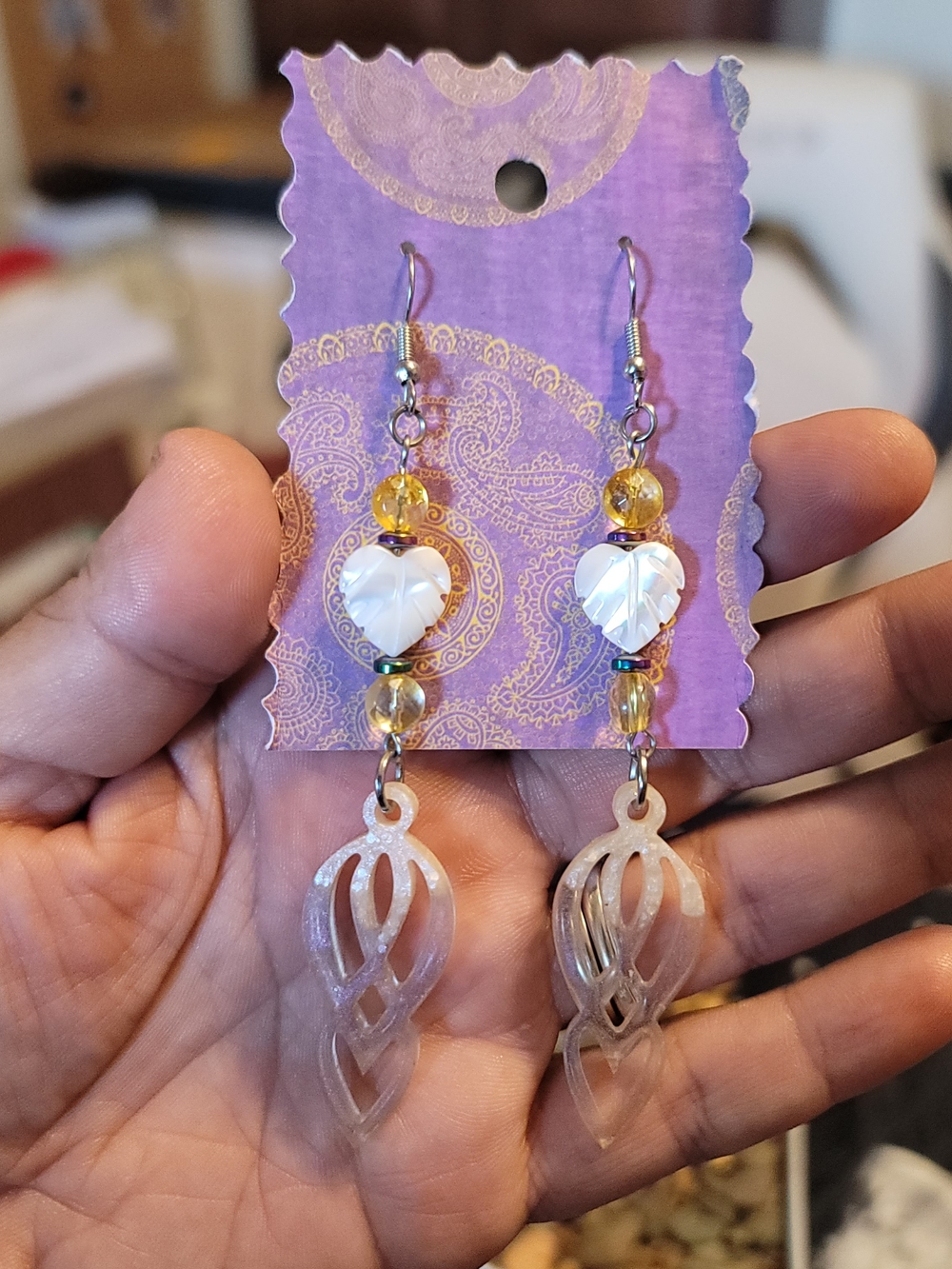 🔥3 For $20 Handcrafted Citrine and White Shell Leaf Dangle Earrings